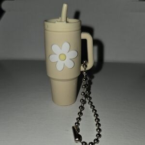 Beige Tumbler Keychain with Daisy Design